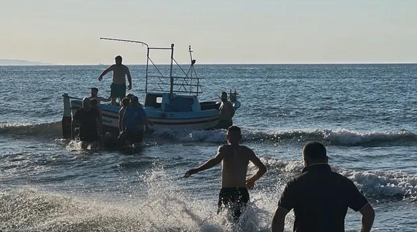 Teknenin alabora olması sonucu hayatını kaybeden 3 kişi yan yana son yolcuğuna uğurlandı