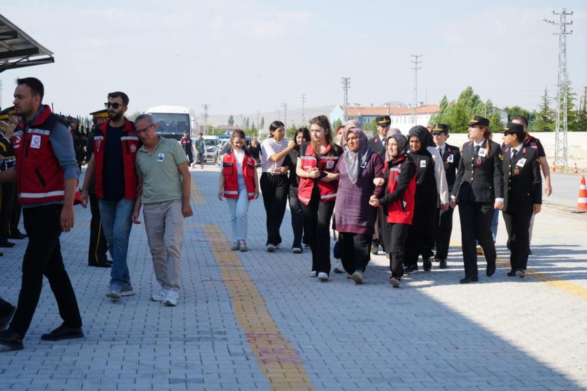Hava Harp Okulu öğrencisi Veli Bilgin, memleketi Niğde de son yolculuğuna uğurlandı 2