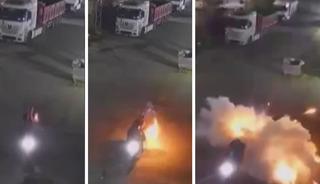 Fabrikaya atmaya &ccedil;alıştığı patlayıcı elinde patladı