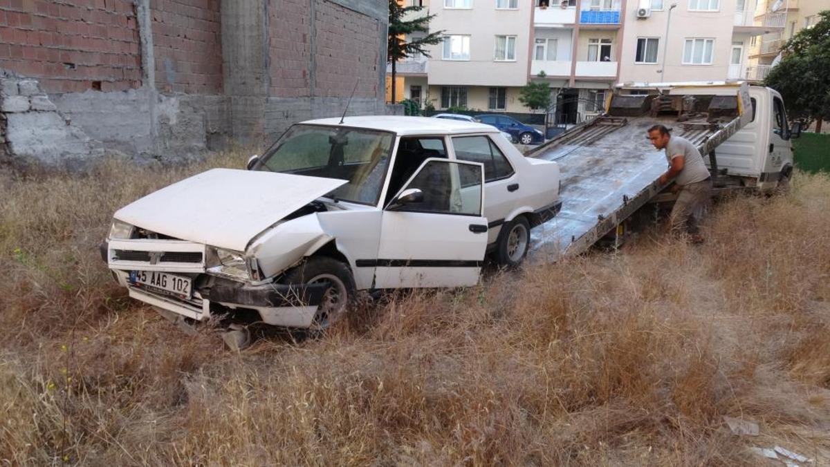 Duvara çarpan otomobilin sürücüsü kayıplara karıştı 1