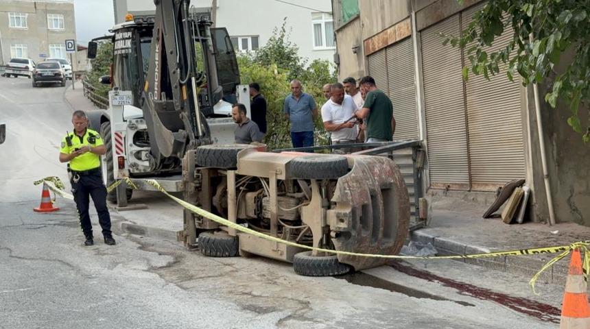 Forklift rampa aşağı inerken devrildi: 1&rsquo;i ağır 2 yaralı