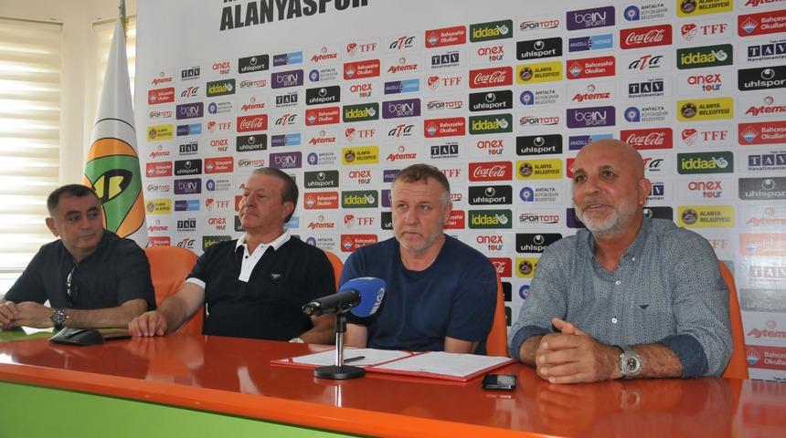Aytemiz Alanyaspor Mesut Bakkal'ın sözleşmesini 1 yıl uzattı