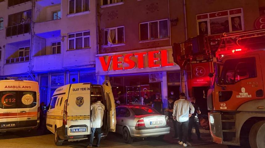 Karab&uuml;k'te dehşet: Eşinin boğazını keserek &ouml;ld&uuml;rd&uuml;