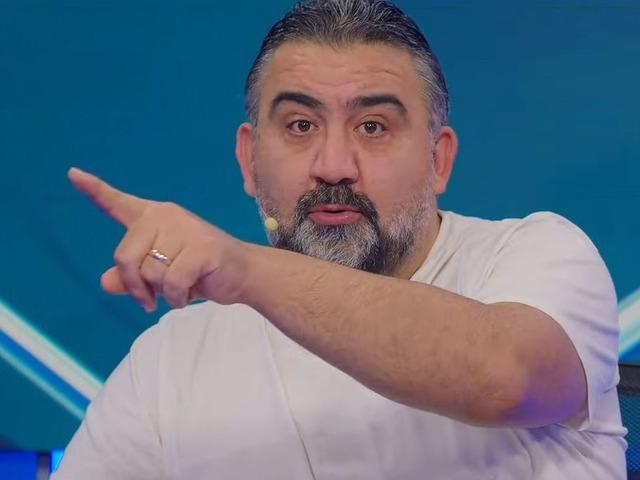 &Uuml;mit &Ouml;zat'tan camiayı ikiye b&ouml;len &ccedil;ıkış! "Yedek oyuncularla sahaya &ccedil;ıksınlar"