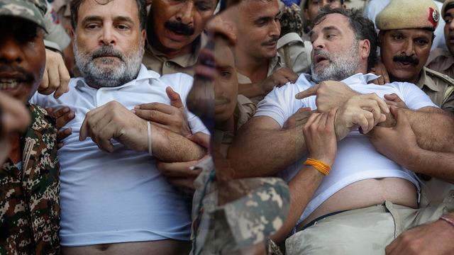 Muhalefet liderini yaka pa&ccedil;a g&ouml;t&uuml;rd&uuml;ler! Rahul Gandhi'yi polis b&ouml;yle g&ouml;zaltına aldı