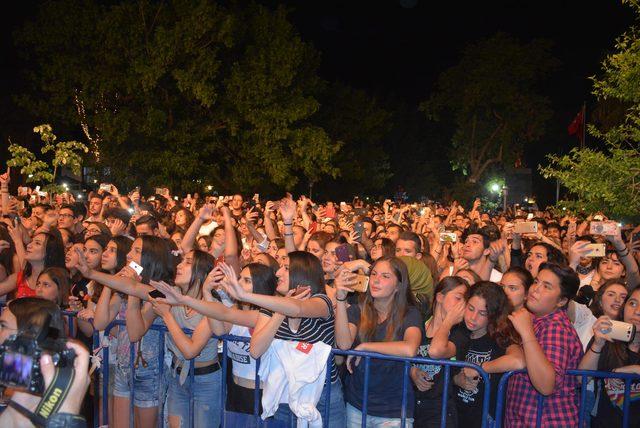 Ünlü rock grubu Zakkum Sinop’ta konser verdi