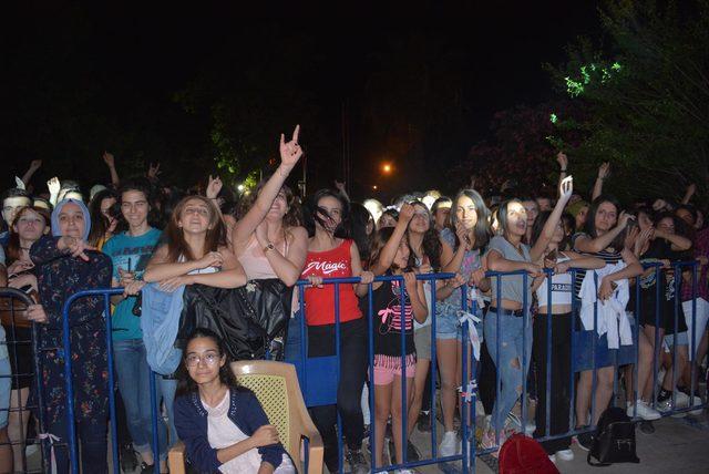 Ünlü rock grubu Zakkum Sinop’ta konser verdi