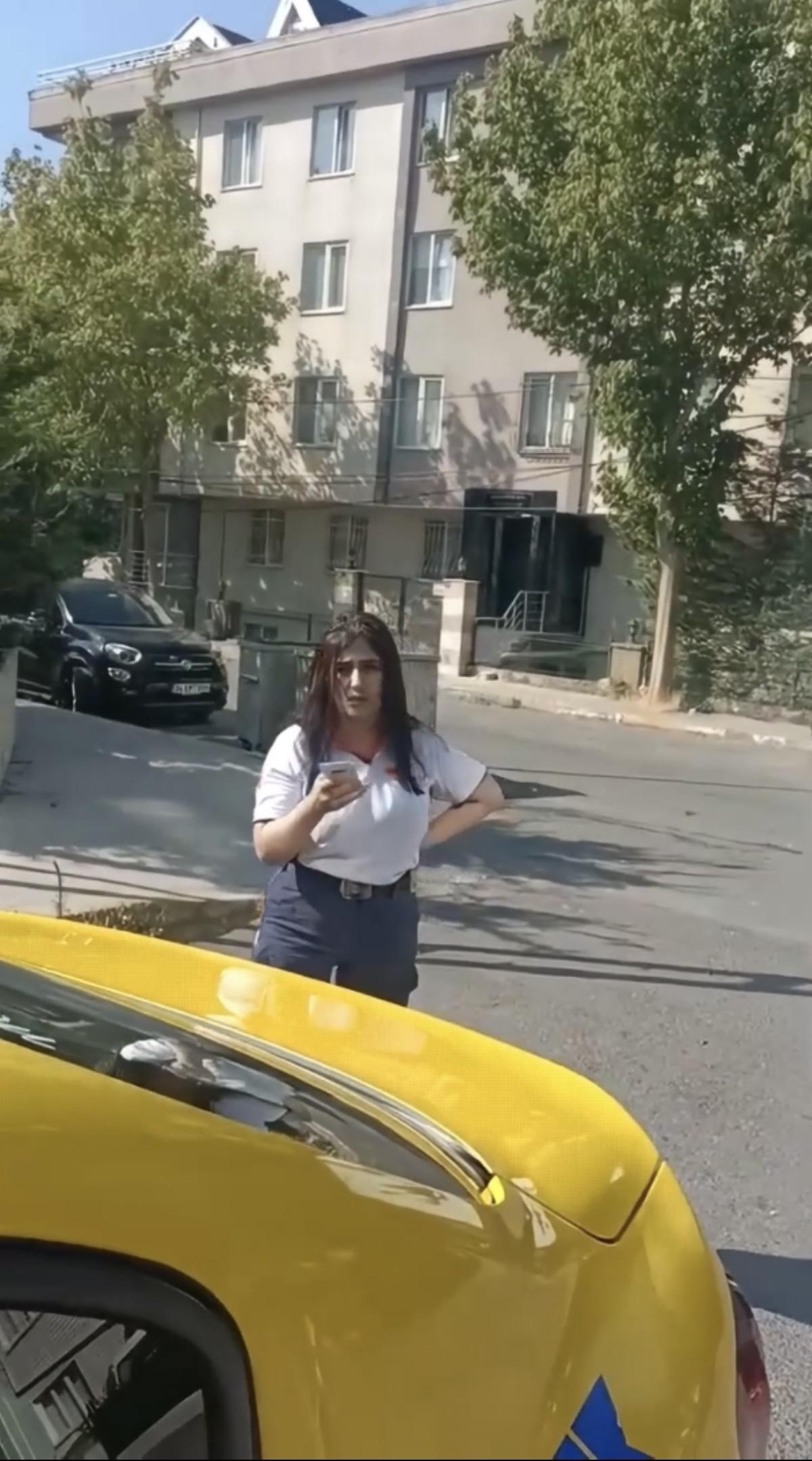 Doktorla taksici arasında &uuml;cret tartışması! "Bu adam beni ka&ccedil;ırıyor" 1