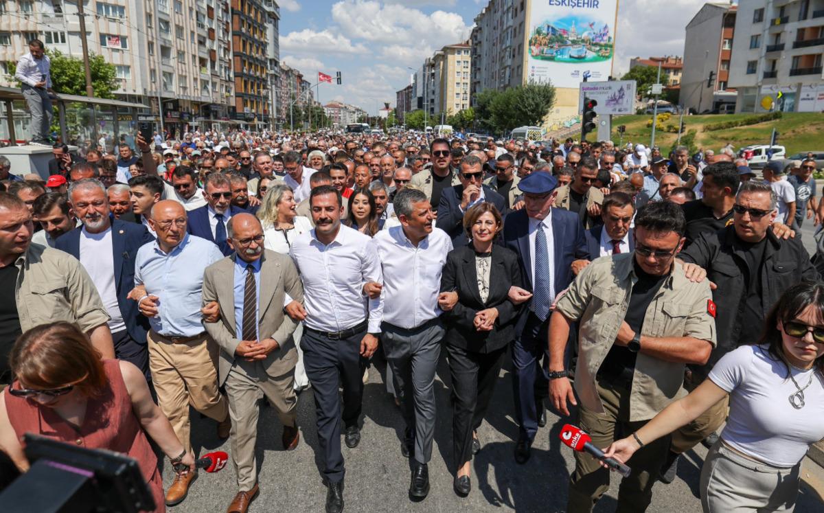 Baskın seçim mi geliyor? Kulisleri hareketlendiren iddia! Özel in yedek partisi bile hazırmış 3