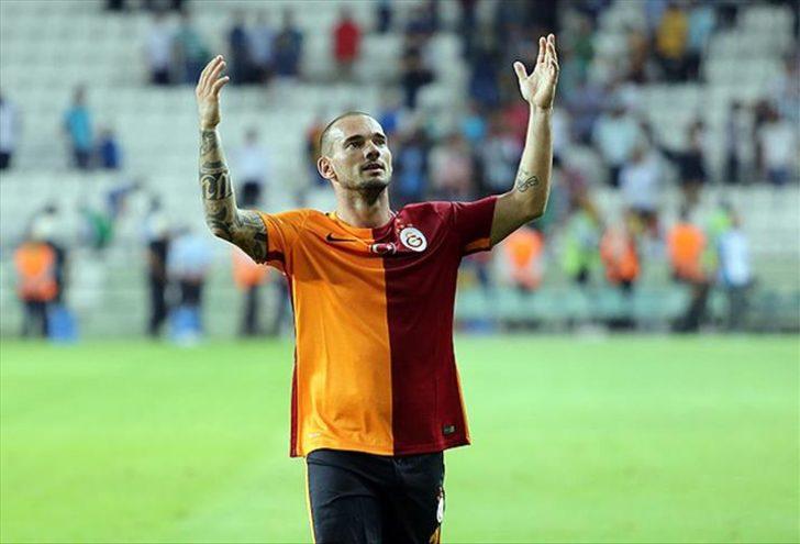 Sneijder, Galatasaray formasıyla 7 kez de kupa sevinci yaşadı.