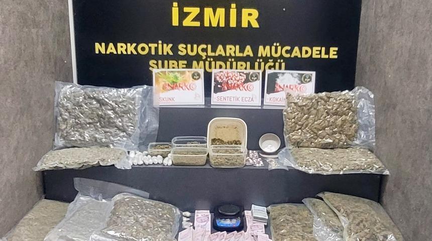 İzmir'de &ccedil;ok miktarda uyuşturucu sokak satıcılarına dağıtılmadan ele ge&ccedil;irildi