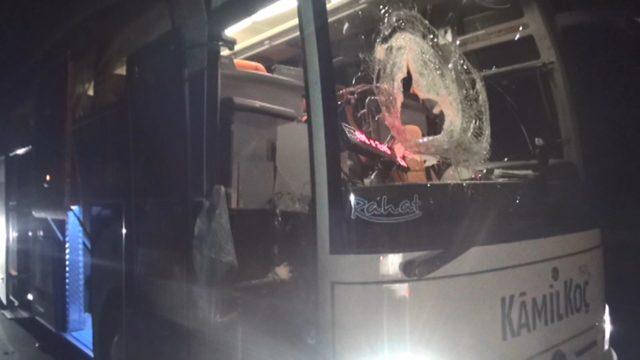 Bursa'da seyir halindeki yolcu otobüsüne taşlı saldırı