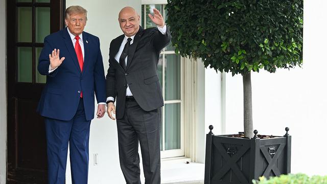 L&uuml;bnan lideri Trump'a methiyeler dizdi! 'Aferini' kapınca ağzındaki baklayı &ccedil;ıkardı