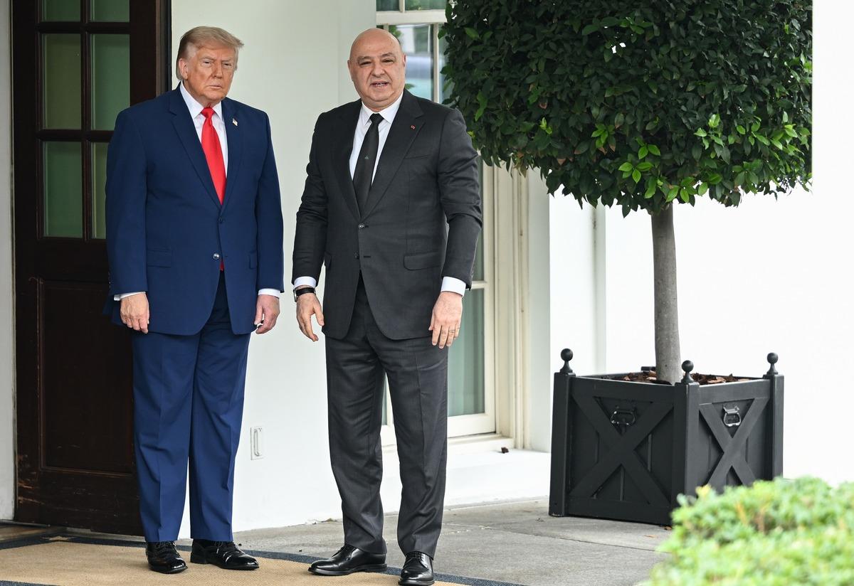 Lübnan lideri Trump a methiyeler dizdi! Aferini kapınca ağzındaki baklayı çıkardı 1