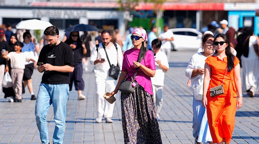 Bu saatlerde g&uuml;neşte kalmayın! Cilt kanseri riskini katlıyor