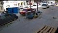 E�ya ta��ma asans�r�n�n minib�s�n �zerine devrildi�i anlar kamerada