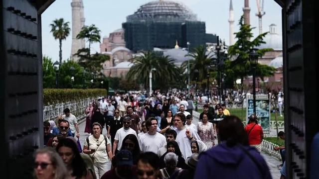 Yerli turistler yılın ilk çeyreğinde 102,3 milyar lira seyahat harcaması yaptı