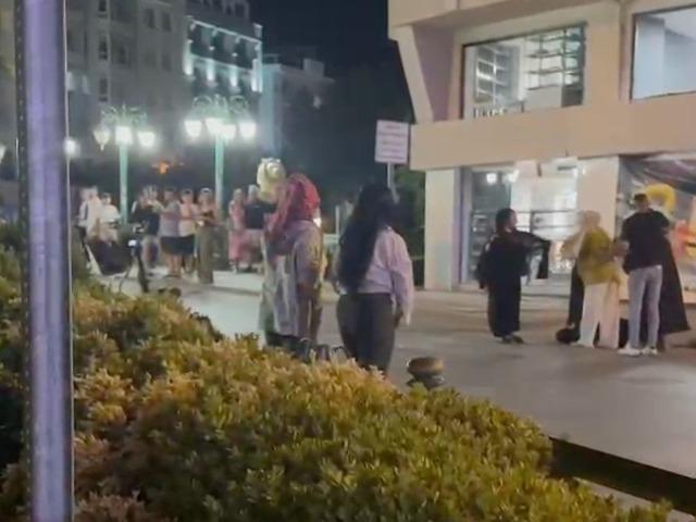 Eskişehir&rsquo;de iki kadın grup arasında cadde ortasında kavga