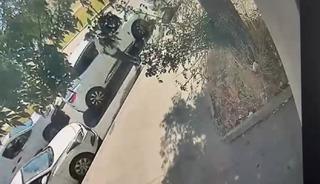 Zeytinburnu'nda otomobilden para &ccedil;alan ş&uuml;pheli kamerada