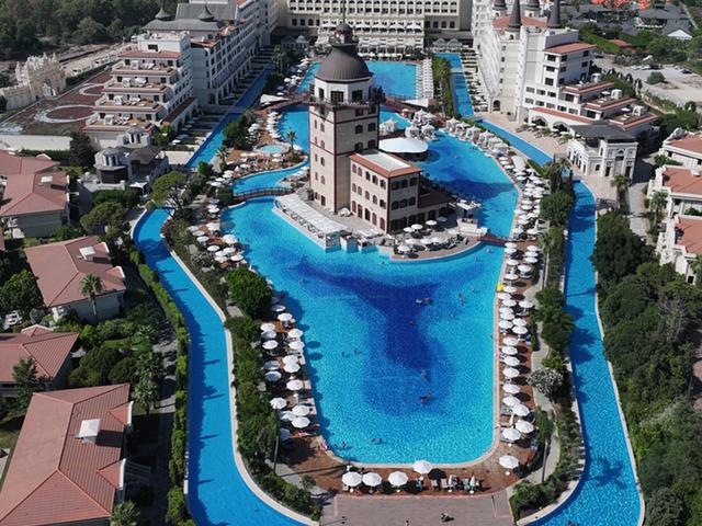 Antalya'ya gelen yabancı turist sayısı 6,5 milyonu aştı