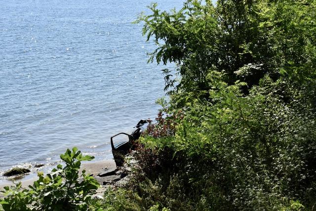 Ordu da 30 metre yükseklikten deniz kenarına devrilen otomobilin sürücüsü yaralandı 7