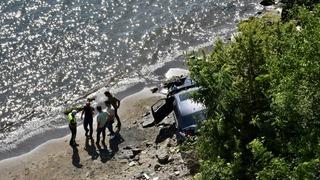 Ordu'da 30 metre yükseklikten deniz kenarına devrilen otomobilin sürücüsü yaralandı