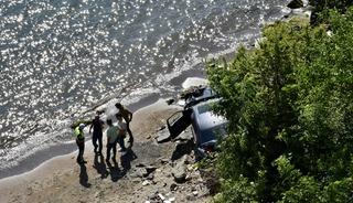 Ordu'da 30 metre y&uuml;kseklikten deniz kenarına devrilen otomobilin s&uuml;r&uuml;c&uuml;s&uuml; yaralandı