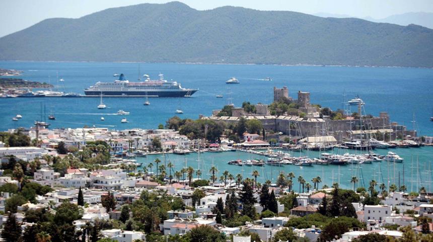  Bodrum'a 6 ayda 350 binden fazla turist geldi, temmuzda otellerde doluluk y&uuml;zde 90'a ulaştı