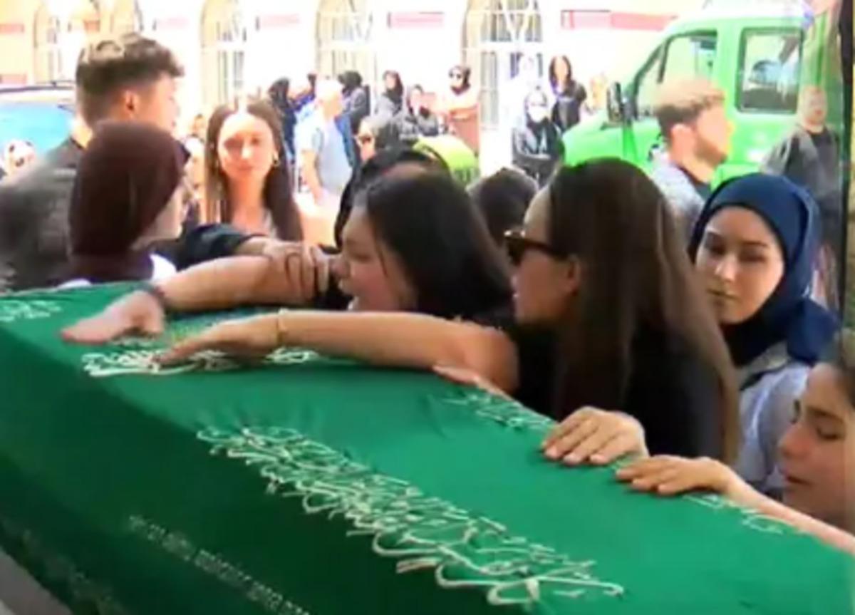 Can Polat ın kızı isyan etti: Kendi annem de dahil... 1