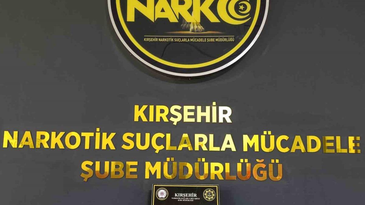 Polisin durdurduğu araçta uyuşturucu hap ele geçirildi