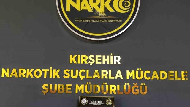 Polisin durdurduğu araçta uyuşturucu hap ele geçirildi