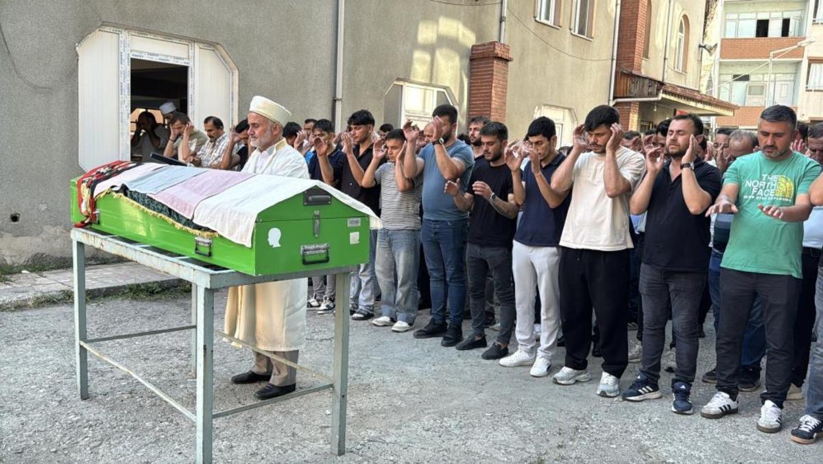 Eşi tarafından &ouml;ld&uuml;r&uuml;len 3 &ccedil;ocuk annesi kadın toprağa verildi 2