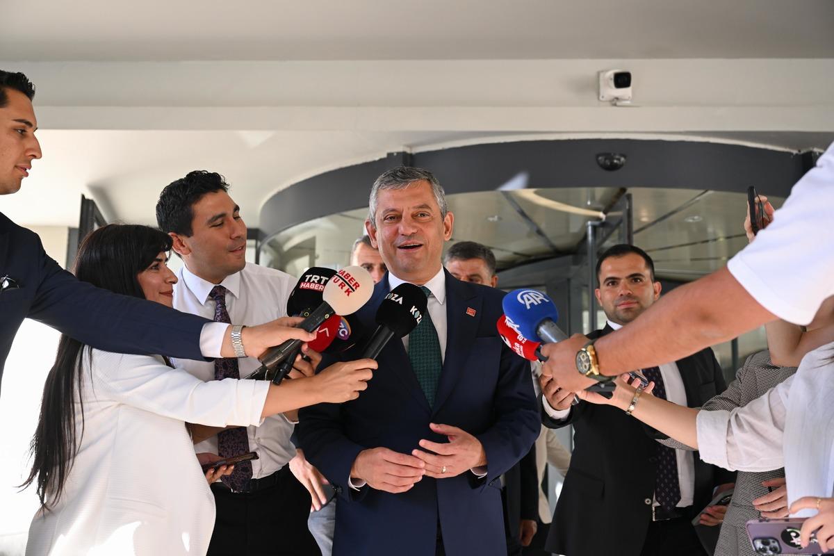 &Ouml;zg&uuml;r &Ouml;zel den yeni parti a&ccedil;ıklaması! Tarih verdi 1