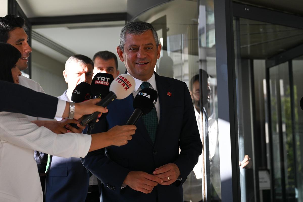 &Ouml;zg&uuml;r &Ouml;zel den yeni parti a&ccedil;ıklaması! Tarih verdi 2