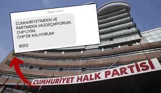 Sosyal medyada g&uuml;ndem olan iddia! İstifalar sonrası CHP'lilerin telefonlarına bu mesaj gitti