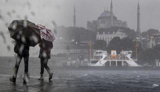 İstanbul'da fırtına: 3 il&ccedil;ede denize girme yasağı