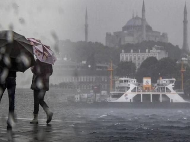 İstanbul'da fırtına: 3 il&ccedil;ede denize girme yasağı