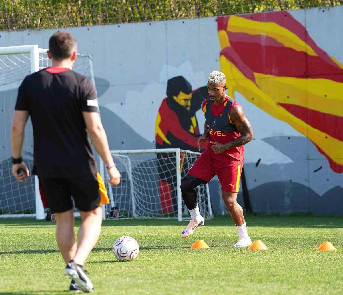 Galatasaray, g&uuml;n&uuml; &ccedil;ift antrenmanla tamamladı 1