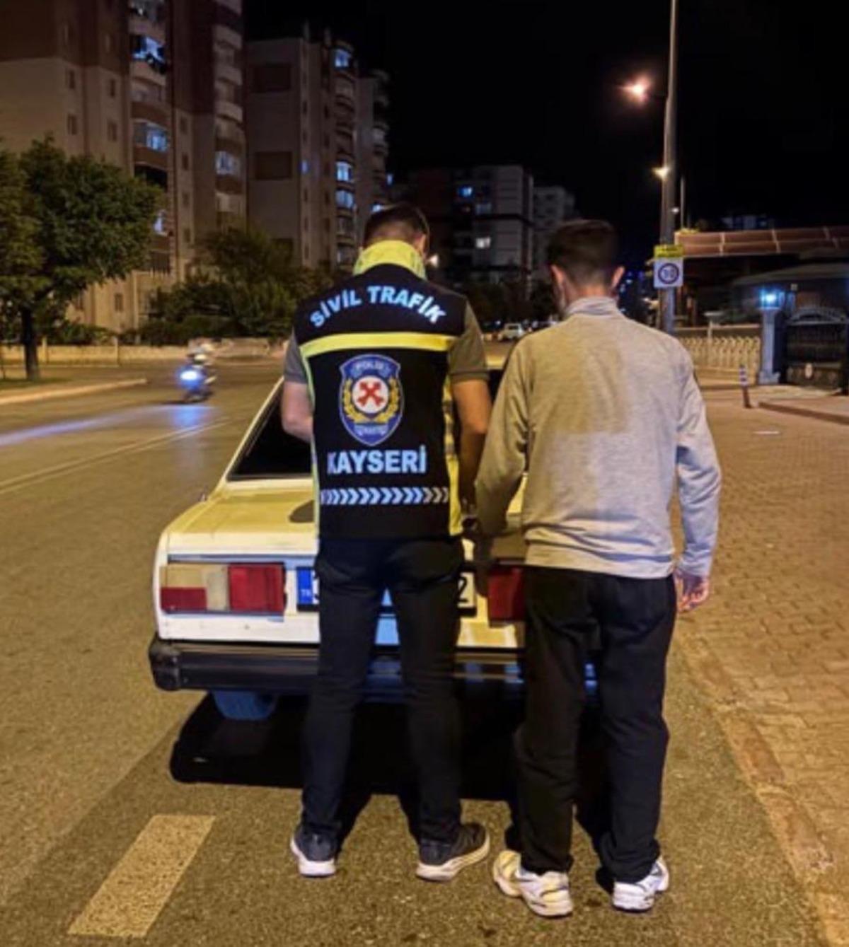 Otomobile arkadan &ccedil;arptı, saldırmak i&ccedil;in aracından indi, 337 bin TL ceza yedi 2
