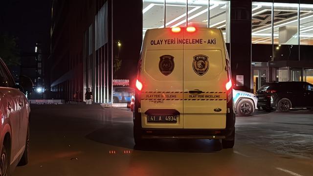Kocaeli de özel bir hastanenin yoğun bakım ünitesinde çıkan yangında 2 kişi dumandan etkilendi 2