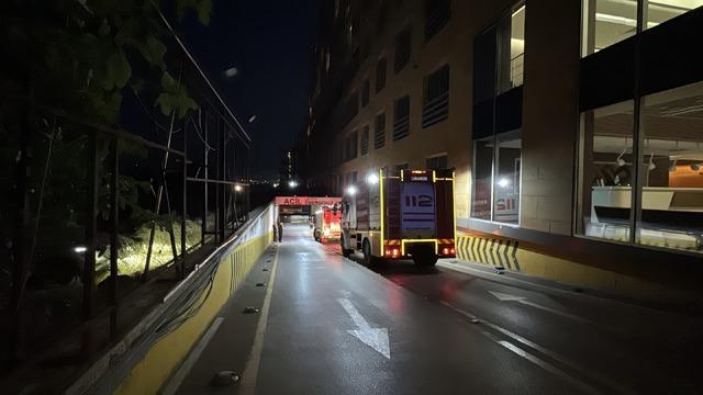 Kocaeli de özel bir hastanenin yoğun bakım ünitesinde çıkan yangında 2 kişi dumandan etkilendi 1