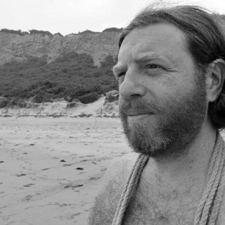 Para kazanamayınca mühendisliği bırakıp cinsel ilişki hocası oldu G5