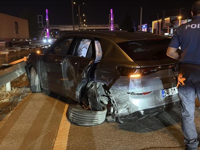 Alkoll&uuml; s&uuml;r&uuml;c&uuml;n&uuml;n karıştığı kazada 4 kişi yaralandı