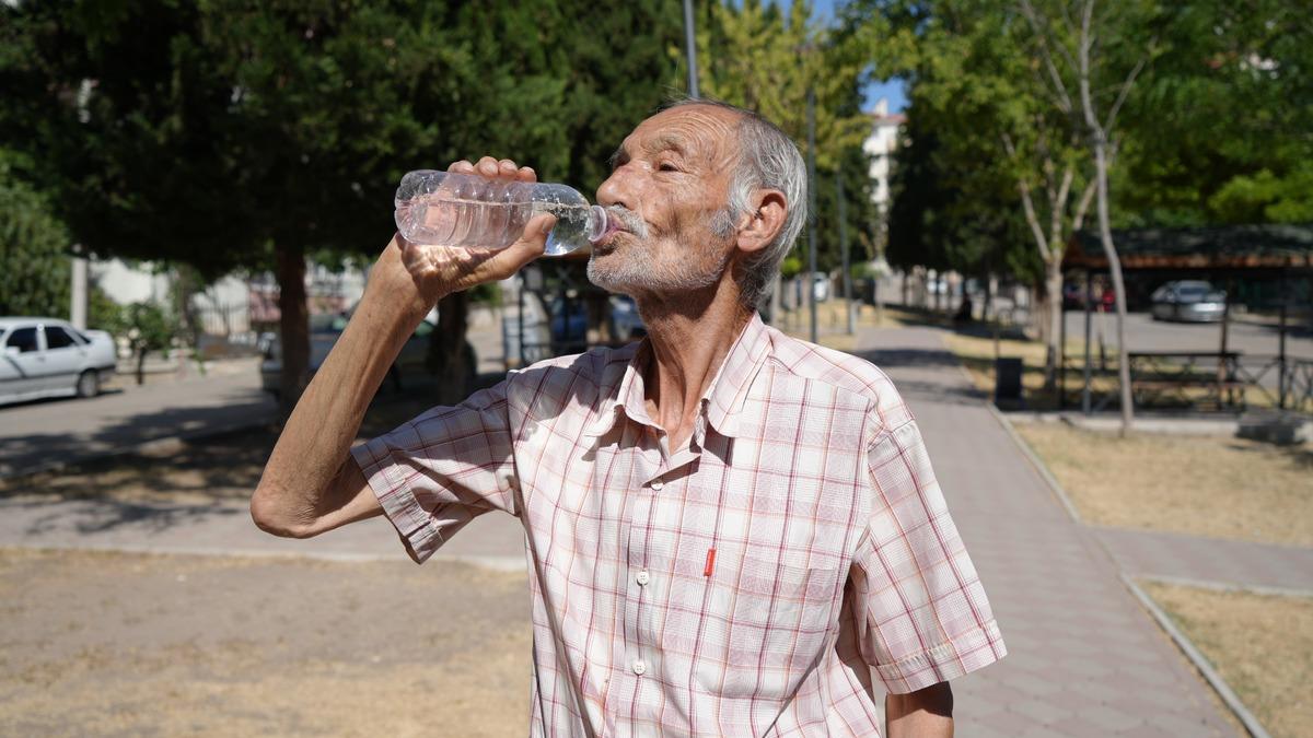 34 yıl sonra su içmeye başladı, bu kez de yemek yiyemez oldu! 74 yaşındaki adamın bitmeyen çilesi 1