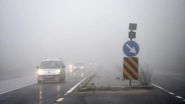 Bolu Dağı'nda sis ve yağmur etkili oldu