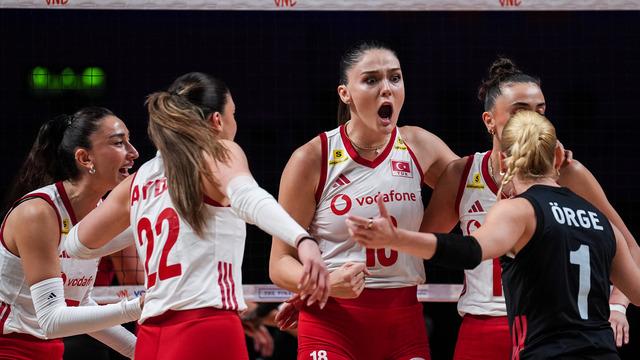 SON DAKİKA | Filenin Sultanları yarı finalde! Kanada'yı da devirdiler