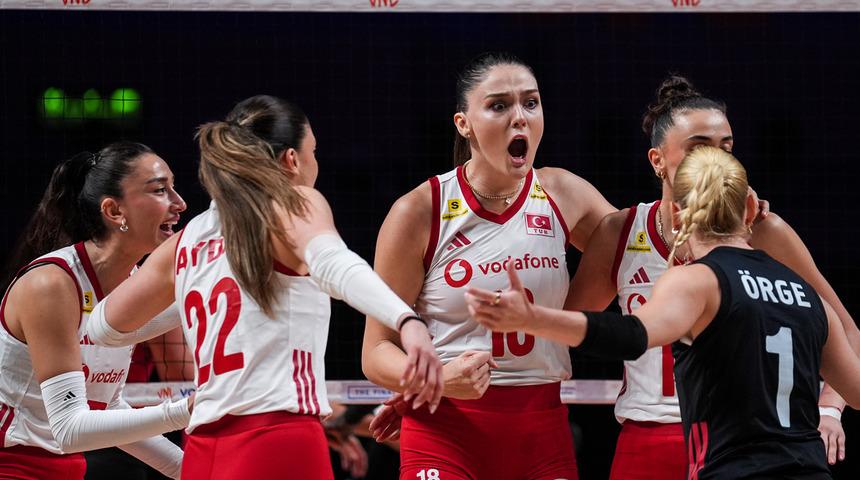 SON DAKİKA | Filenin Sultanları yarı finalde! Kanada'yı da devirdiler