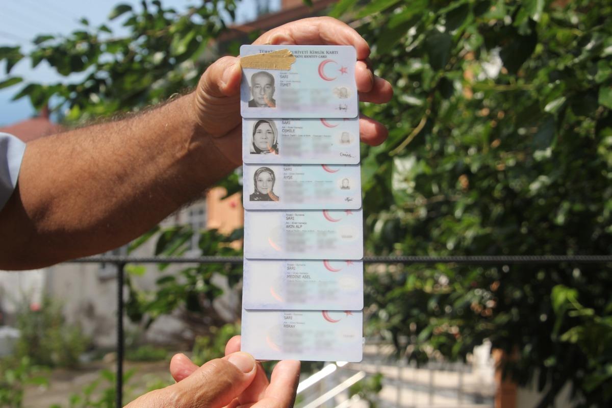 Karakola çağrılınca 5 kişi birden gidiyorlar! Mezar taşları bile aynı 1