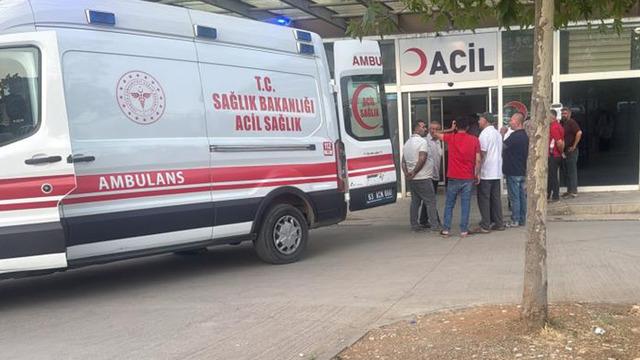 Dernek başkanı düğünde silah sıkmak isterken 2 kişiyi yaraladı