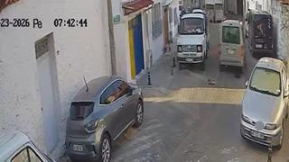 İki sokak kedisini ezdi, arkasına bile bakmadan uzaklaştı